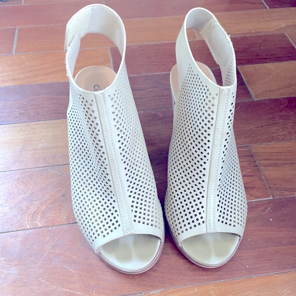 Tan Heels-city classified
